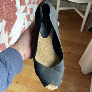 Cute peep toe wedges!!